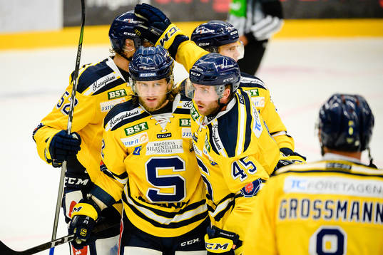 Södertäljes Nicolai Meyer och Sebastian Dyk jublar