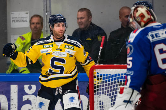 Södertäljes Sebastian Dyk jublar