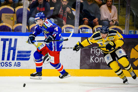 Oskarshamns Joakim Hillding jagas av Södertäljes Lucas