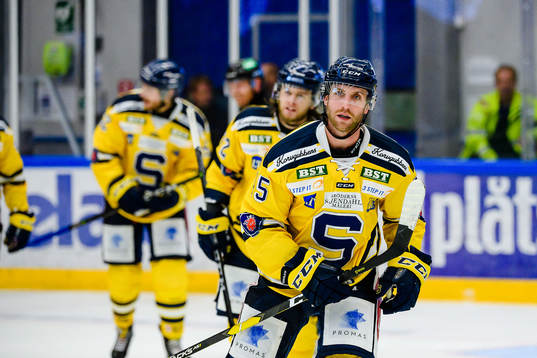 Södertäljes Sebastian Dyk jublar