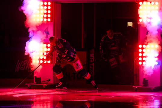 Oskarshamns intro före ishockeymatchen i Hockeyallsvenskan