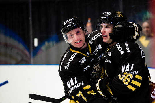s Anton Holm jublar med Filip Windlert
