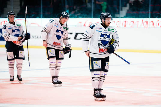 Karlskogas Fredrik Höggren deppar med Mikael Eriksson och
