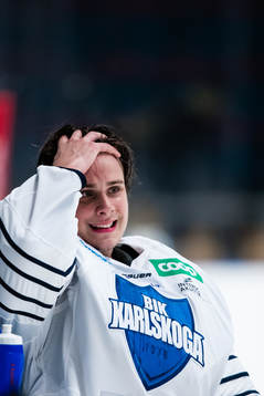 Karlskogas målvakt Olle Eriksson Ek deppar