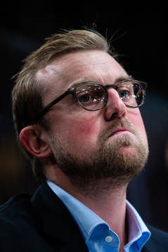 s assisterande tränare Jeff Jakobs