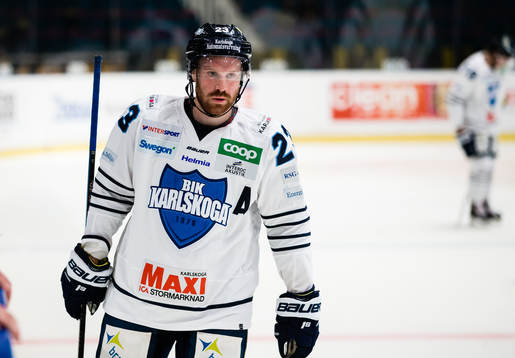 Karlskogas Fredrik Höggren innan ishockeymatchen i