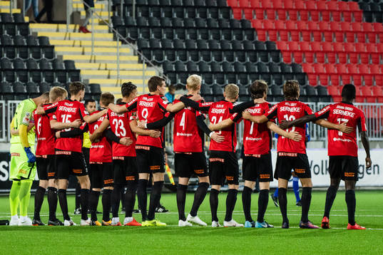 Brommapojkarnas spelare i en tyst minut