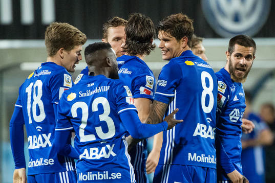 Sundsvalls David Batanero jublar med lagkamrater