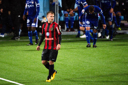 Brommapojkarnas Christopher Brandeborn deppar