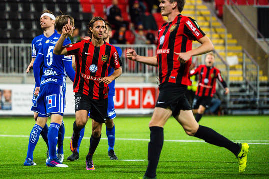 Brommapojkarnas Philip Hellqvist  jublar