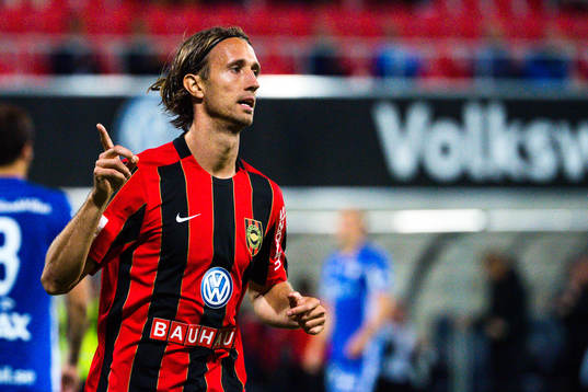 Brommapojkarnas Philip Hellqvist  jublar
