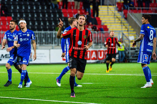 Brommapojkarnas Philip Hellqvist  jublar