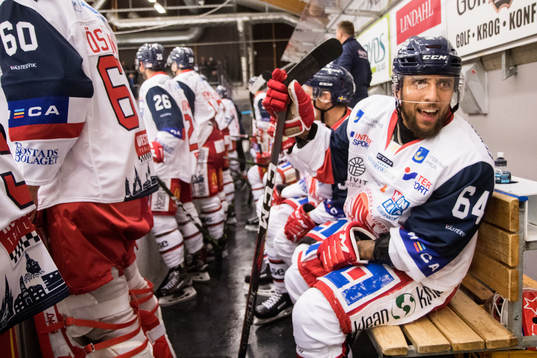 Västerviks Alexander Lindqvist Hansen skriker på en