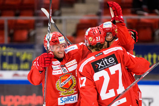 Almtunas Tony Mårtensson och Viktor Hertzberg jublar med
