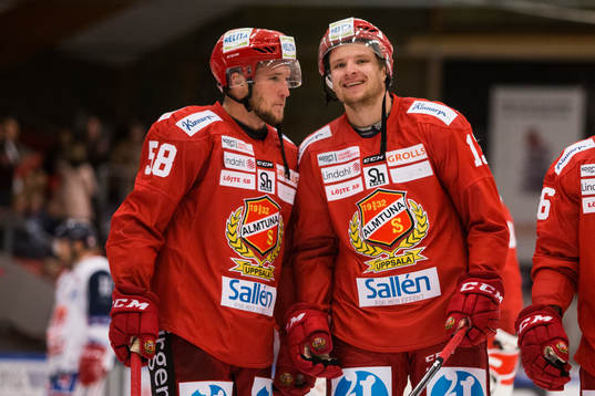 Almtunas Fredrik Forsberg och Tobias Liljendahl jublar