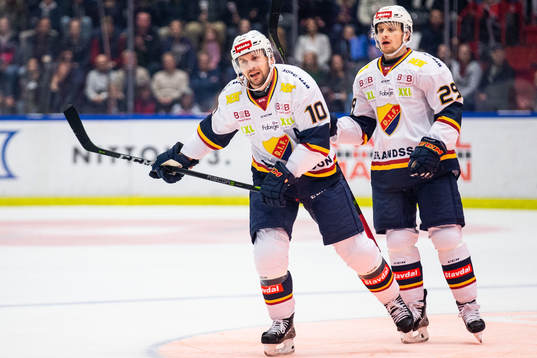 Djurgårdens Niclas Bergfors och Sebastian Strandberg deppar