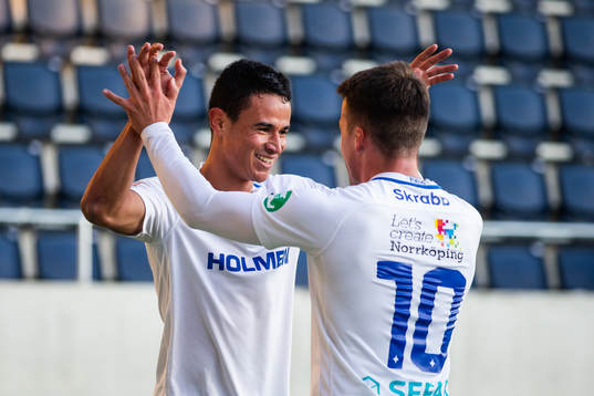 Norrköpings Ian Smith jublar med Simon Skrabb