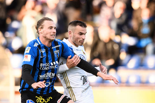 Sirius Daniel Jarl och Östersunds Dino Islamovic jagar