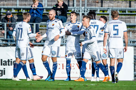 Djurgårdens Kerim Mrabti jublar med lagkamraterna
