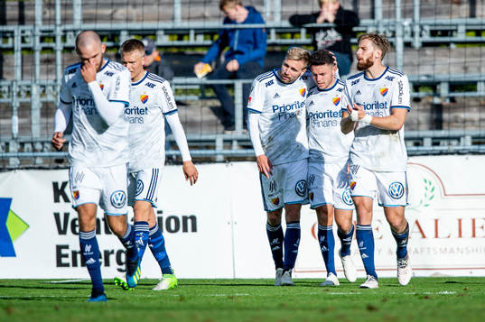 Djurgårdens Kerim Mrabti jublar med lagkamraterna