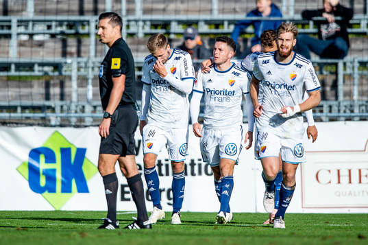 Djurgårdens Kerim Mrabti jublar med lagkamraterna