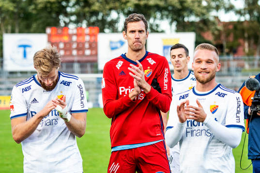 Djurgårdens målvakt Andreas Isaksson jublar med