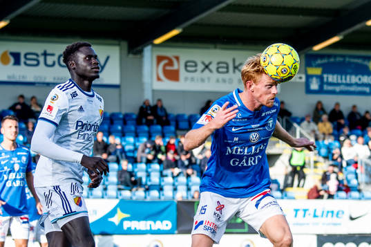 Trelleborgs Lasse Nielsen mot Djurgårdens Aliou Badji