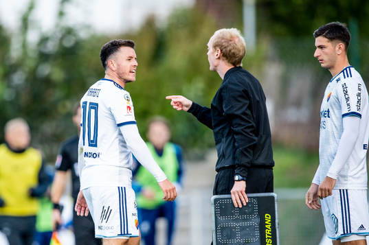 Djurgårdens Kerim Mrabti lämnar planen irriterad på