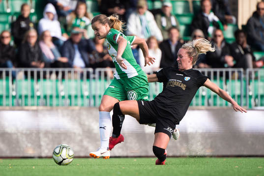 Hammarbys Milica Mijatovic och Göteborgs Julia Roddar