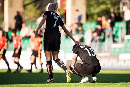 Göteborgs Emma Pennsäter och Julia Zigiotti Olme deppar