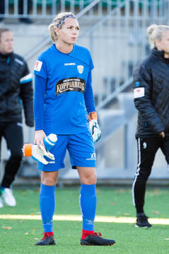 Göteborgs målvakt Jennifer Falk deppar