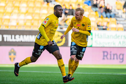 Elfsborgs Chinedu Obasi och Simon Lundevall jublar
