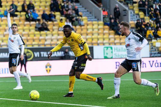 Elfsborgs Chinedu Obasi och Örebros Michael Almebäck