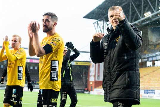 Elfsborgs Frederik Holst och Samuel Holmén jublar