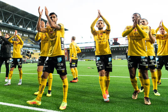 Elfsborgs Rami Kaib och Robert Gojani jublar