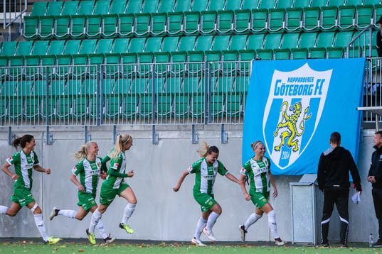 Hammarbys spelare jublar