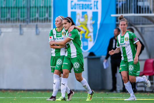 Hammarbys Emma Jansson blir omkramad
