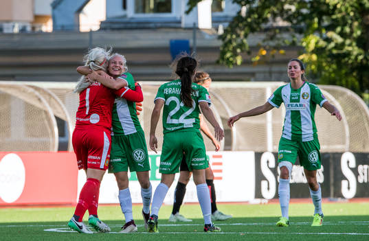 Hammarbys spelare jublar