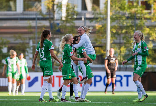 Hammarbys spelare jublar