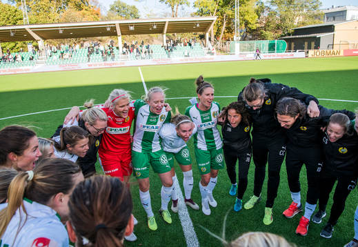 Hammarbys spelare jublar