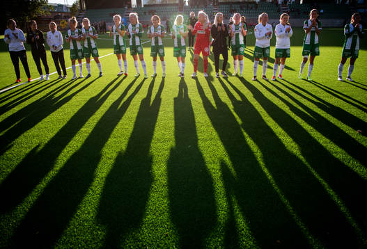Hammarbys spelare jublar