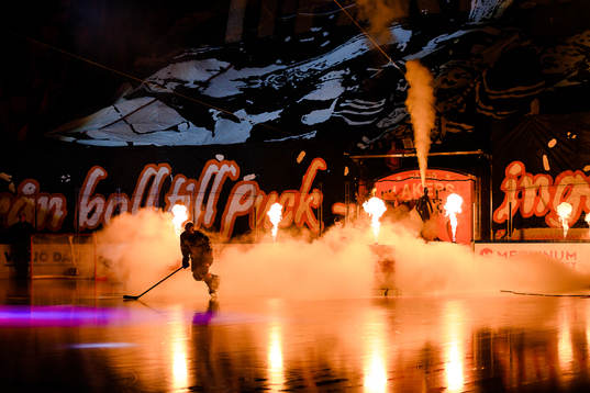 Växjös intro före ishockeymatchen i SHL mellan Växjö