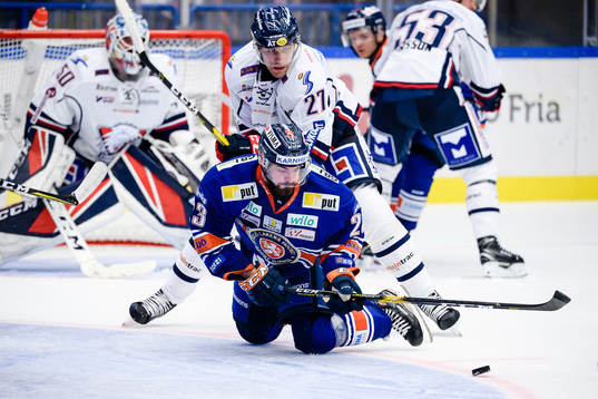Växjös Roman Horak faller