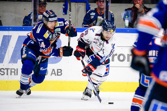 Växjös Niclas Burström jagar Linköpings Joe Whitney