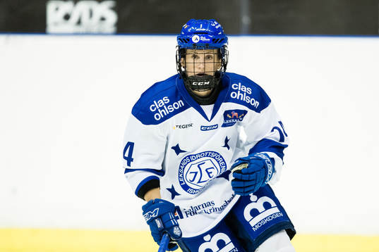 Leksands Sofia Engström innan ishockeymatchen i SDHL