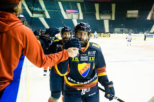 Djurgårdens Josefin Jakobsen jublar