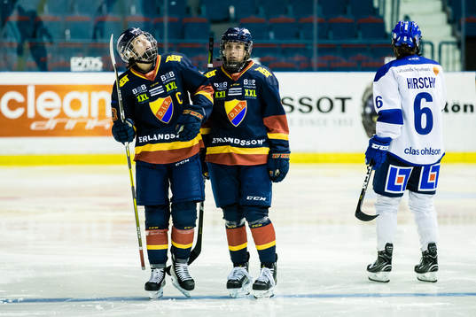 Djurgårdens Andrea Dalen (v) deppar med lagkamrat