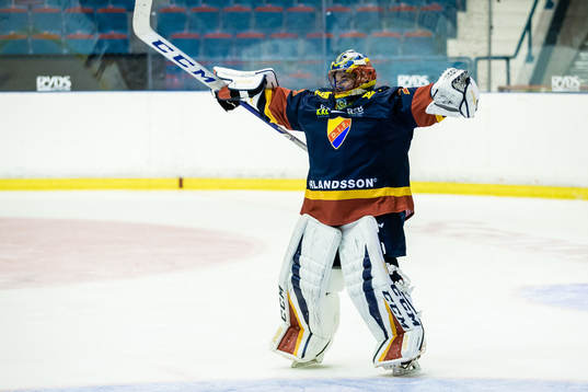 Djurgårdens målvakt Lovisa Berndtsson jublar