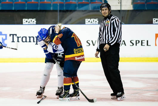 Djurgårdens Alice Östensson och Leksands Kajsa Armborg