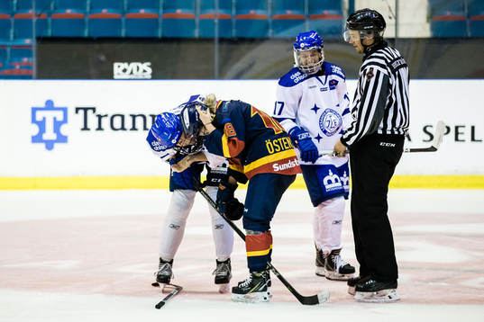 Djurgårdens Alice Östensson och Leksands Kajsa Armborg